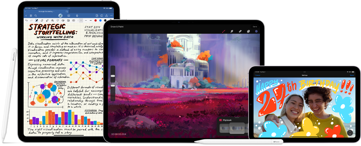 Bild des Apple Pencil Pro und des Apple Pencil USB-C neben mehreren iPad Geräten, die Beispiele handschriftlicher Notizen und farbiger Illustrationen zeigen, die mit dem Apple Pencil erstellt wurden