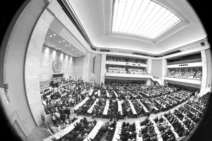 a UN meeting Une réunion aux Nations Unies.